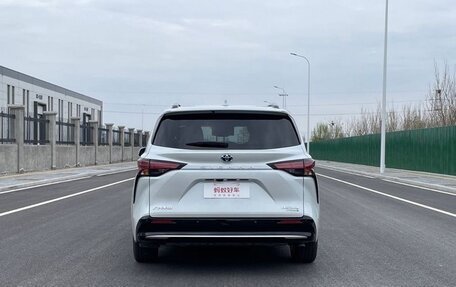 Toyota Sienna, 2024 год, 8 995 000 рублей, 6 фотография
