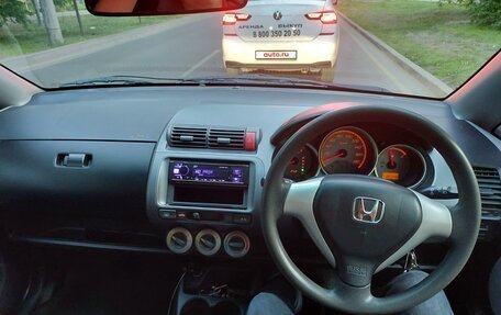 Honda Fit III, 2005 год, 690 000 рублей, 2 фотография