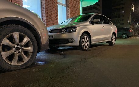 Volkswagen Polo VI (EU Market), 2013 год, 835 000 рублей, 2 фотография