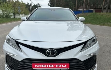 Toyota Camry, 2022 год, 3 590 000 рублей, 5 фотография