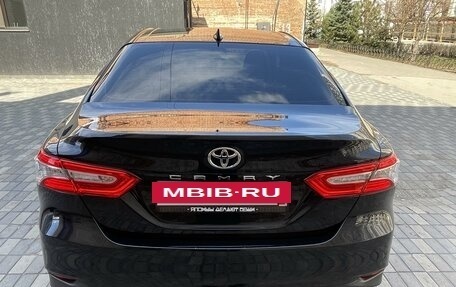 Toyota Camry, 2018 год, 3 350 000 рублей, 10 фотография