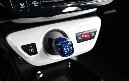 Toyota Prius IV XW50, 2021 год, 2 400 000 рублей, 2 фотография