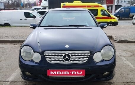 Mercedes-Benz C-Класс, 2004 год, 740 000 рублей, 2 фотография