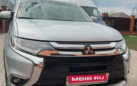 Mitsubishi Outlander III рестайлинг 3, 2016 год, 2 380 000 рублей, 5 фотография
