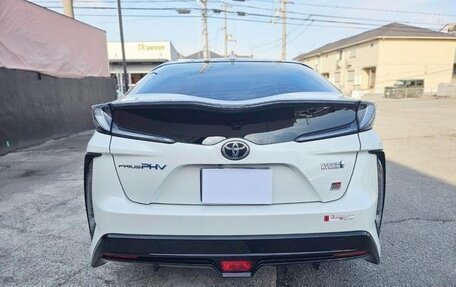Toyota Prius IV XW50, 2021 год, 1 590 000 рублей, 6 фотография
