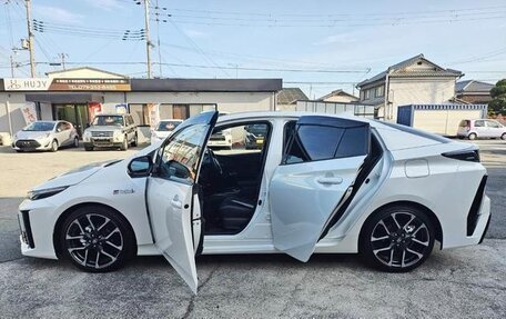 Toyota Prius IV XW50, 2021 год, 1 590 000 рублей, 9 фотография