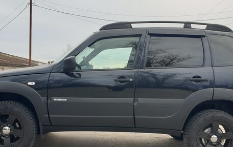 Chevrolet Niva I рестайлинг, 2018 год, 980 000 рублей, 3 фотография