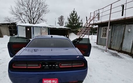 Dodge Challenger III рестайлинг 2, 2022 год, 5 600 000 рублей, 2 фотография