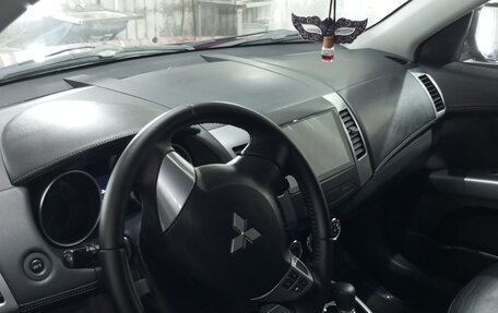 Mitsubishi Outlander III рестайлинг 3, 2010 год, 1 499 000 рублей, 3 фотография