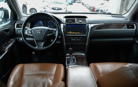 Toyota Camry, 2017 год, 2 390 000 рублей, 6 фотография