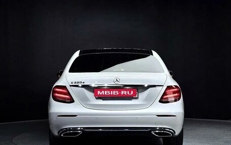 Mercedes-Benz E-Класс, 2020 год, 3 700 000 рублей, 4 фотография