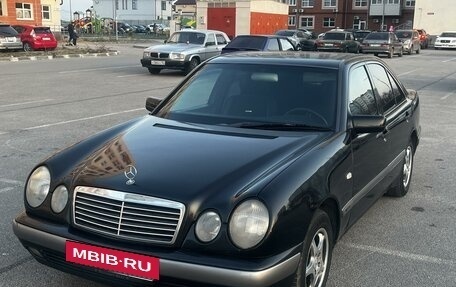 Mercedes-Benz E-Класс, 1998 год, 590 000 рублей, 2 фотография