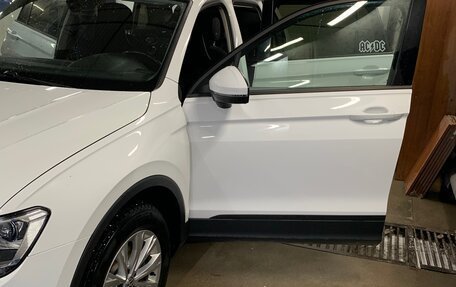 Volkswagen Tiguan II, 2018 год, 1 850 000 рублей, 2 фотография