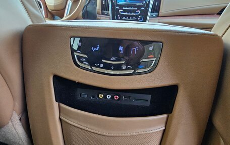 Cadillac Escalade IV, 2015 год, 4 590 000 рублей, 10 фотография