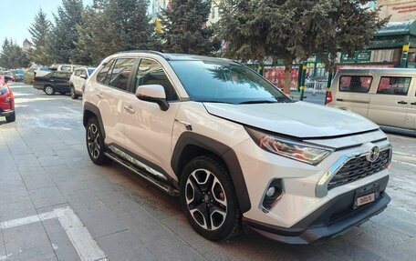 Toyota RAV4, 2019 год, 4 000 000 рублей, 3 фотография
