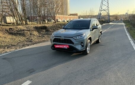 Toyota RAV4, 2019 год, 3 300 000 рублей, 4 фотография