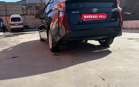 Toyota Prius IV XW50, 2018 год, 1 700 000 рублей, 4 фотография