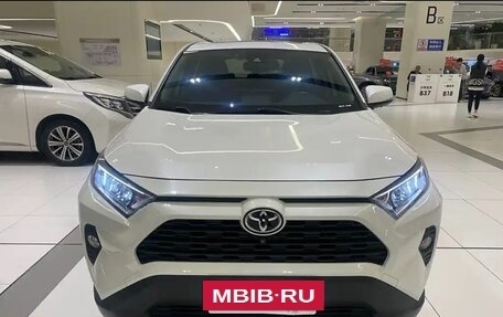 Toyota RAV4, 2020 год, 2 850 000 рублей, 2 фотография