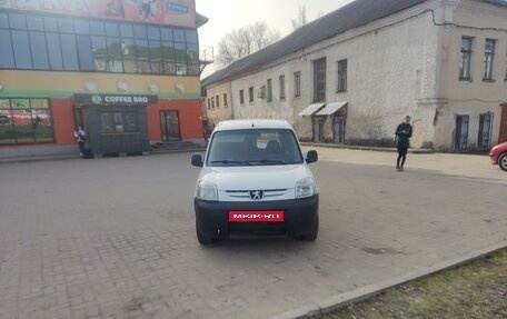 Peugeot Partner II рестайлинг 2, 2011 год, 490 000 рублей, 2 фотография