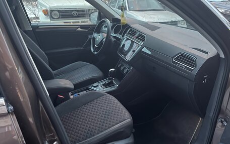 Volkswagen Tiguan II, 2018 год, 2 300 000 рублей, 3 фотография