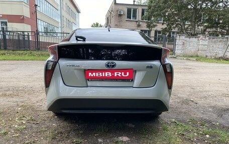 Toyota Prius IV XW50, 2018 год, 1 830 000 рублей, 5 фотография