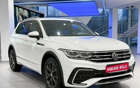Volkswagen Tiguan II, 2021 год, 4 097 000 рублей, 3 фотография