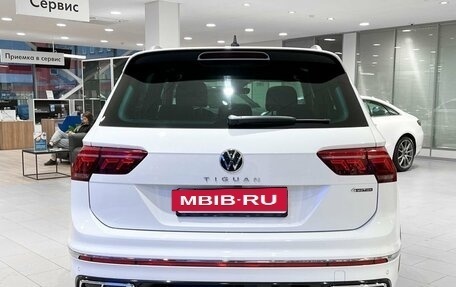 Volkswagen Tiguan II, 2021 год, 4 097 000 рублей, 5 фотография
