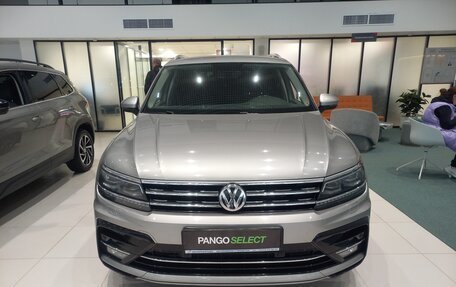 Volkswagen Tiguan II, 2018 год, 3 096 000 рублей, 2 фотография
