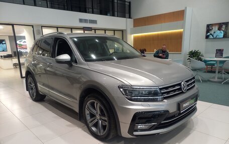 Volkswagen Tiguan II, 2018 год, 3 096 000 рублей, 3 фотография