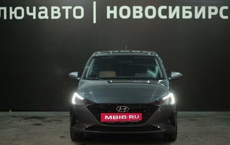 Hyundai Solaris II рестайлинг, 2021 год, 1 750 000 рублей, 2 фотография