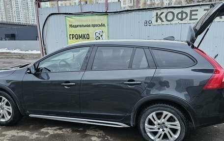 Volvo V60 Cross Country II, 2016 год, 2 300 000 рублей, 2 фотография
