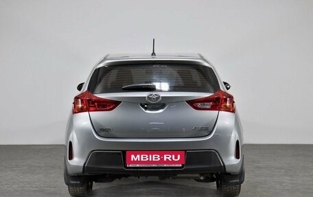 Toyota Auris II, 2013 год, 1 350 000 рублей, 3 фотография