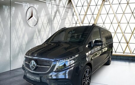 Mercedes-Benz V-Класс, 2023 год, 9 200 000 рублей, 2 фотография