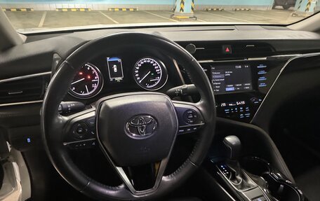 Toyota Camry, 2018 год, 2 990 000 рублей, 2 фотография