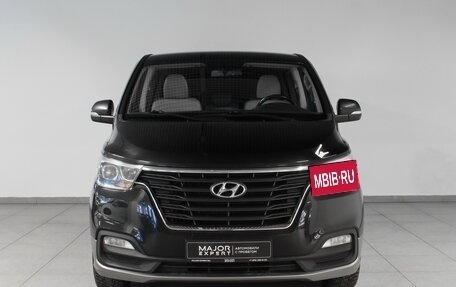 Hyundai H-1 II рестайлинг, 2019 год, 3 475 000 рублей, 2 фотография