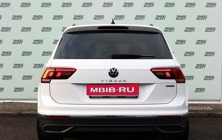 Volkswagen Tiguan II, 2021 год, 3 380 000 рублей, 4 фотография