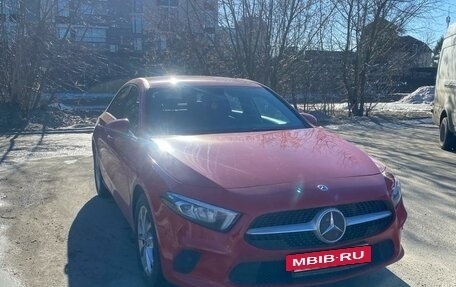 Mercedes-Benz A-Класс, 2019 год, 3 330 000 рублей, 2 фотография