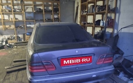 Mercedes-Benz E-Класс, 1997 год, 370 000 рублей, 2 фотография