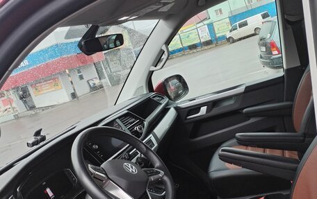 Volkswagen Multivan T6 рестайлинг, 2021 год, 9 000 000 рублей, 4 фотография