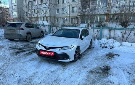 Toyota Camry, 2021 год, 3 600 000 рублей, 2 фотография