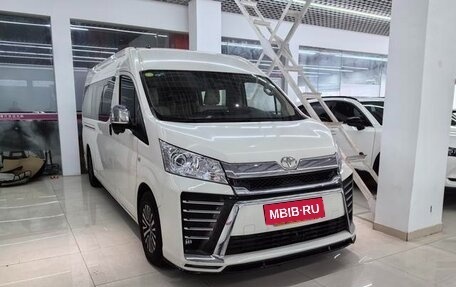 Toyota HiAce H300, 2021 год, 8 950 000 рублей, 2 фотография