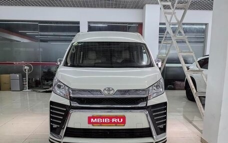 Toyota HiAce H300, 2021 год, 8 950 000 рублей, 3 фотография