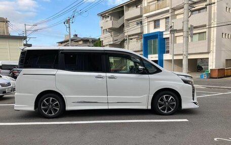 Toyota Voxy III, 2021 год, 1 599 100 рублей, 7 фотография
