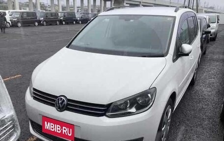 Volkswagen Touran III, 2013 год, 810 000 рублей, 2 фотография