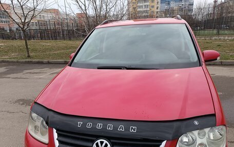 Volkswagen Touran III, 2003 год, 710 000 рублей, 3 фотография