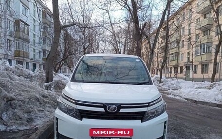 Toyota Voxy III, 2014 год, 1 790 000 рублей, 5 фотография