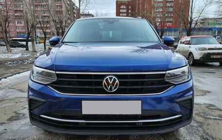 Volkswagen Tiguan II, 2021 год, 2 720 000 рублей, 2 фотография