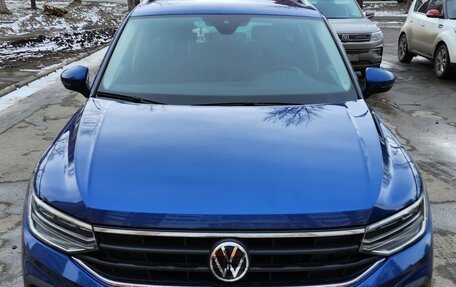 Volkswagen Tiguan II, 2021 год, 2 720 000 рублей, 3 фотография