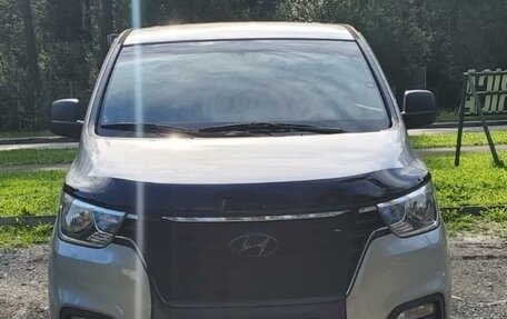 Hyundai Grand Starex Grand Starex I рестайлинг 2, 2019 год, 3 500 000 рублей, 2 фотография