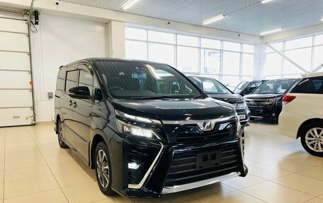 Toyota Voxy III, 2019 год, 2 899 999 рублей, 3 фотография
